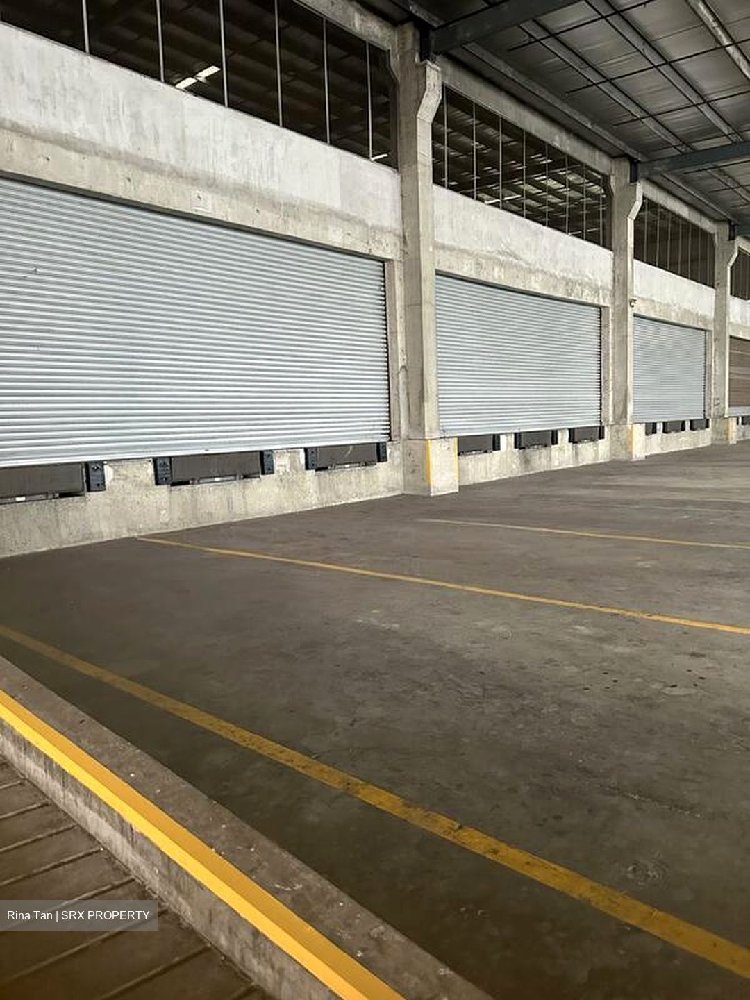 Gul Way (D22), Warehouse #496952581